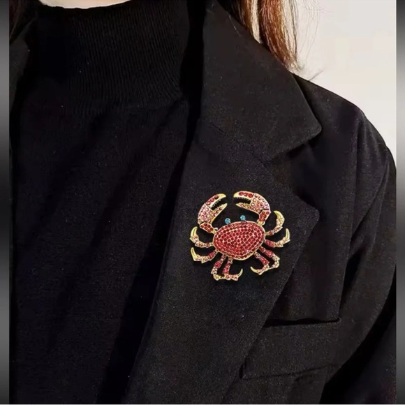 Betsey Johnson exquisite Red crystal crab brooch - Picture 2 of 6